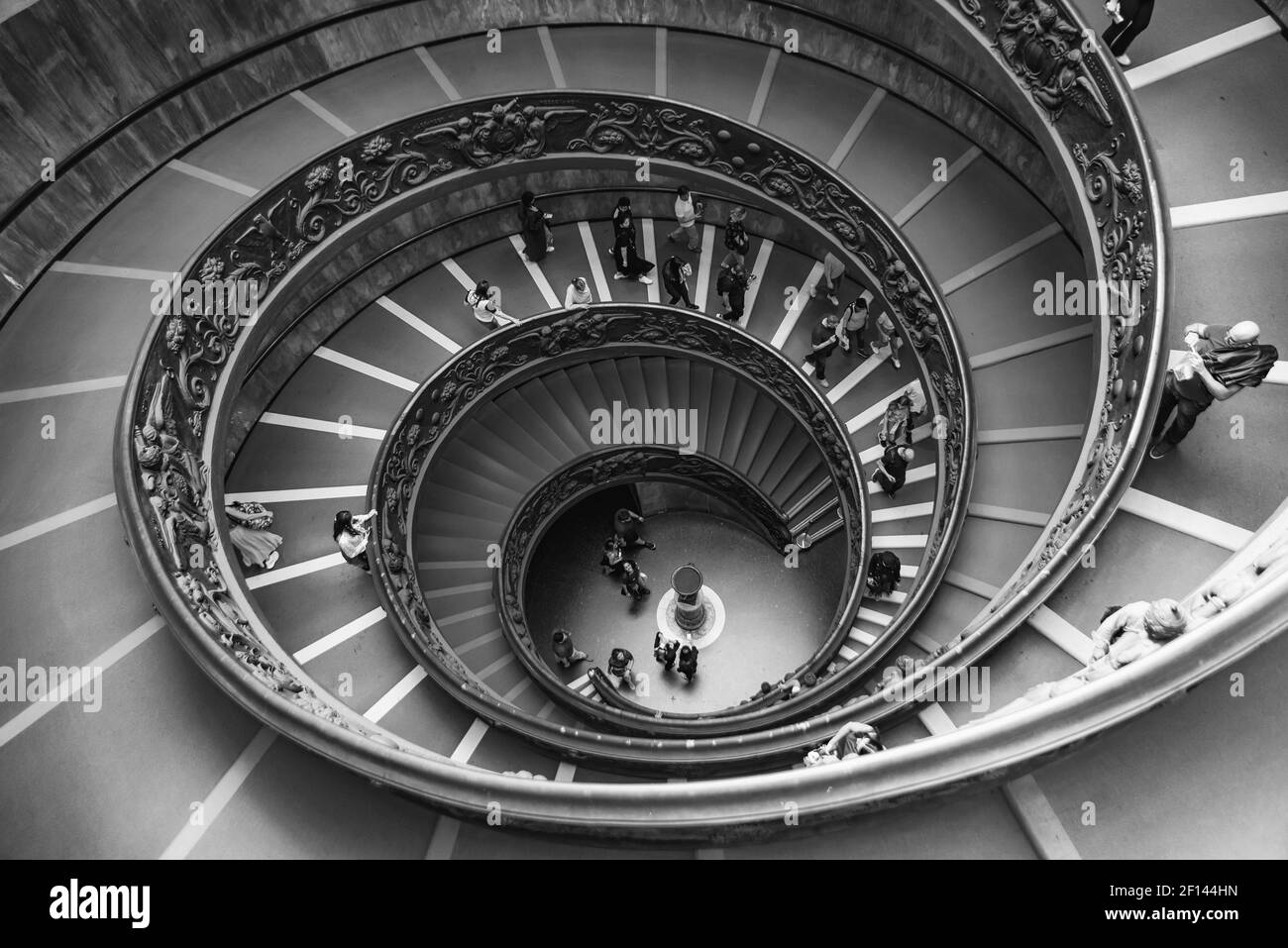 Escaliers en spirale de Bramante des musées du Vatican dans la Cité du Vatican (noir et blanc) Banque D'Images