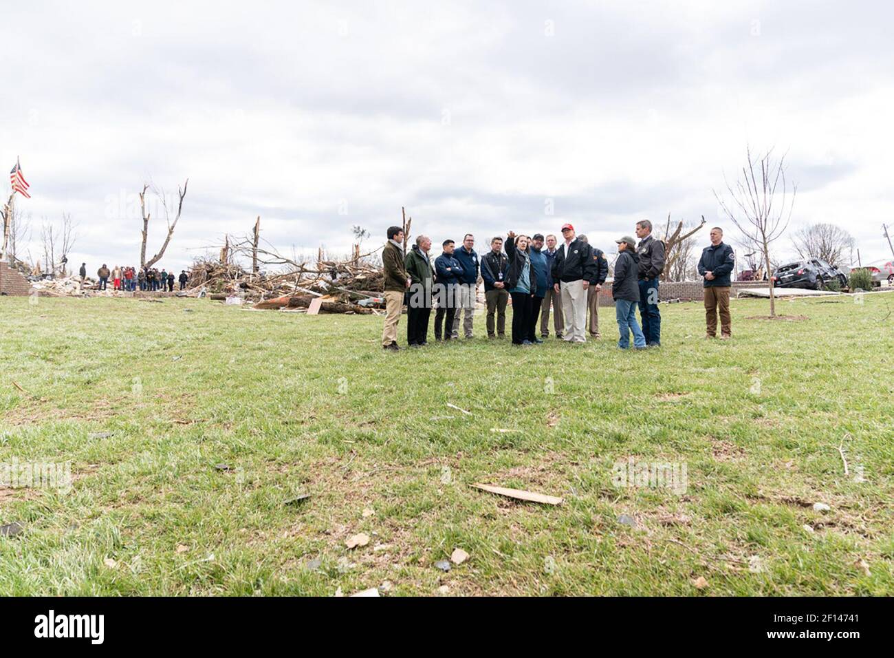 Le président Donald Trump rencontre des résidents du quartier ravagé par la tornade près de Cookeville, au Tennessee. Vendredi 6 2020 mars, où une tornade a frappé au début du mardi 3 mars, tuant 18 des 24 personnes tuées dans le centre du Tennessee. Banque D'Images