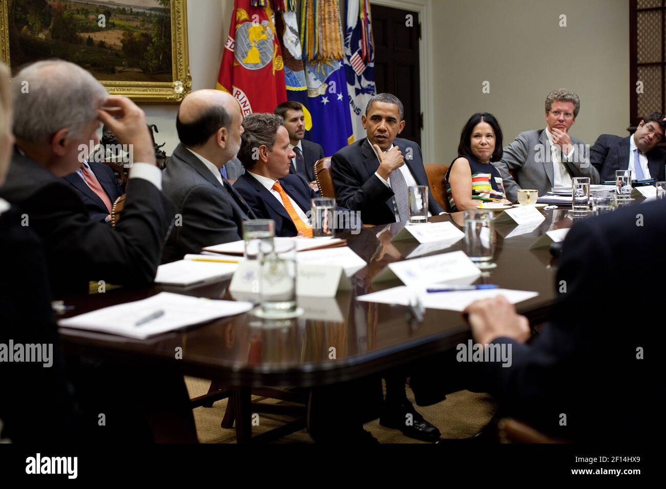 Le président Barack Obama rencontre les chefs des organismes de réglementation financière dans la salle Roosevelt de la Maison Blanche pour recevoir une mise à jour sur la mise en œuvre de la loi Dodd-Frank Wall Street Reform and Consumer protection Act, 18 juillet 2011. Cette semaine marque le premier anniversaire de la signature par le Président de la loi des protections les plus fortes des consommateurs de l'histoire et de la réforme la plus importante de Wall Street depuis la Grande Dépression Banque D'Images