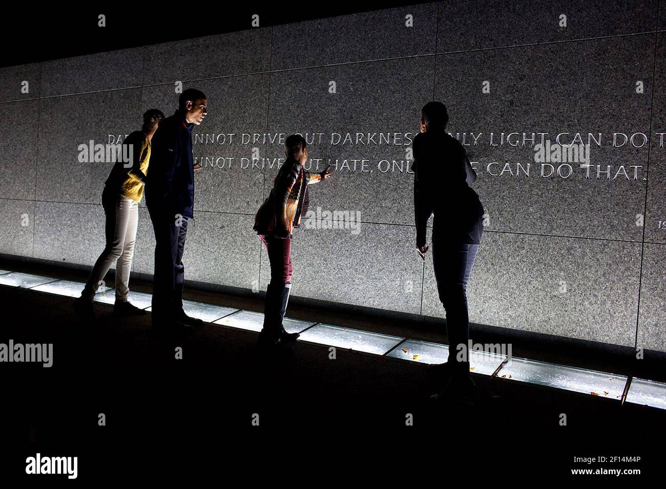 La famille Obama a fait une visite non annoncée pour visiter le Mémorial national de Martin Luther King, Jr. À Washington, D.C. ca. 14 octobre 2011 Banque D'Images