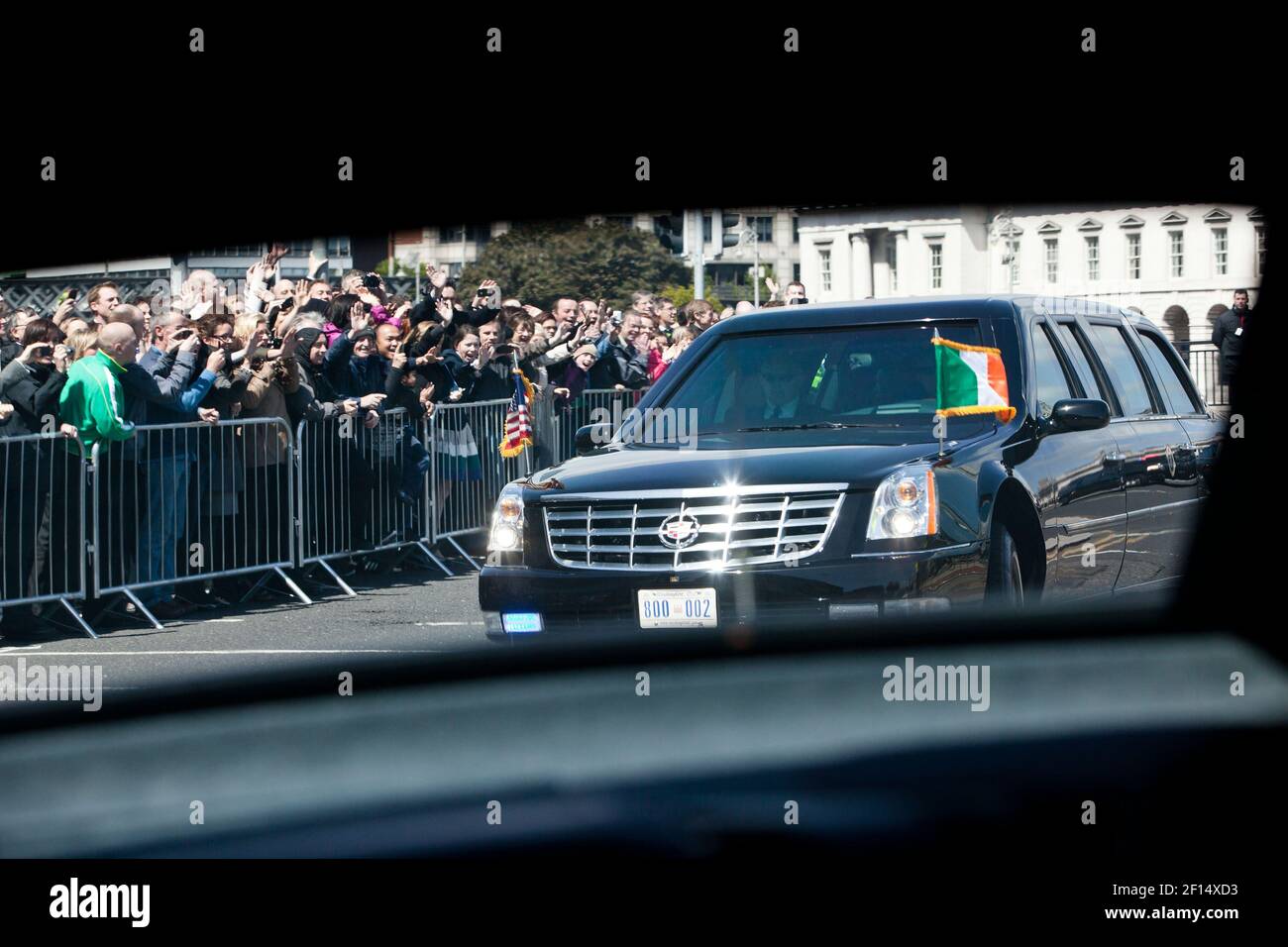 Le cortège du président Barack Obama et de la première dame Michelle Obama traverse les rues de Dublin, Irlande, le 23 mai 2011 Banque D'Images