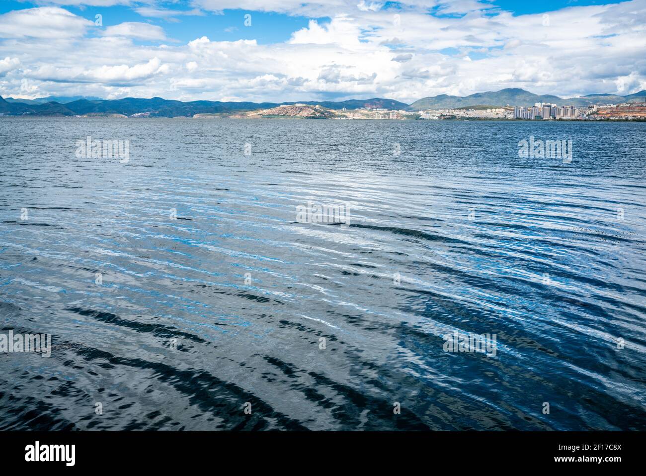 Panorama sur le lac Erhai à Dali Yunnan en Chine Banque D'Images