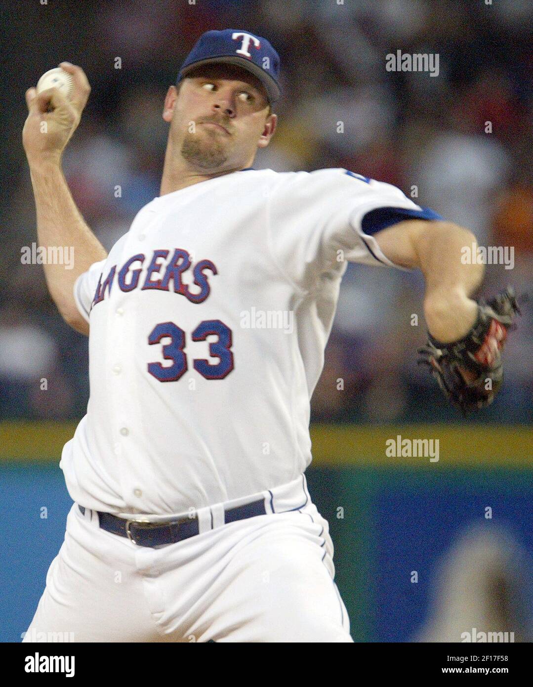 Kevin Millwood des Texas Rangers jette un quatrième terrain de restauration contre les Baltimore Orioles. Les Rangers ont battu les Orioles 8-2, à Ameriquest Field, à Arlington, Texas, le jeudi 4 mai 2006. (Photo de Sharon M. Steinman/fort Worth Star-Telegram/KRT) Banque D'Images