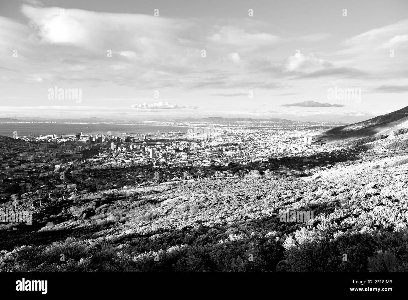 En Afrique du Sud, le cap est à la ligne d'horizon de la ville depuis la montagne de la table Banque D'Images