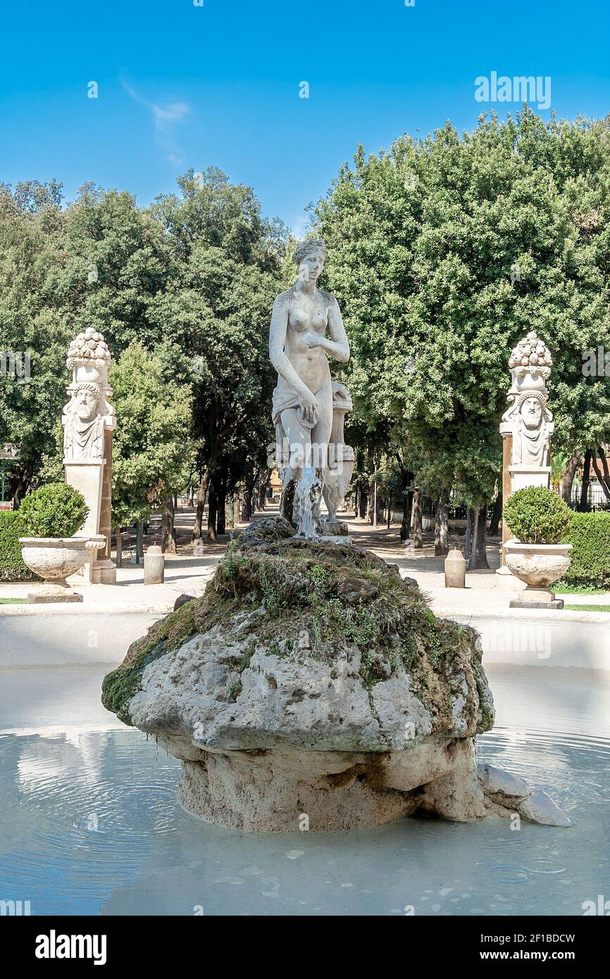 Fontaine de Vénus à la Villa Borghèse, la Villa Borghèse construite au XVIIIe siècle est le plus grand parc public de Rome, en Latium Banque D'Images