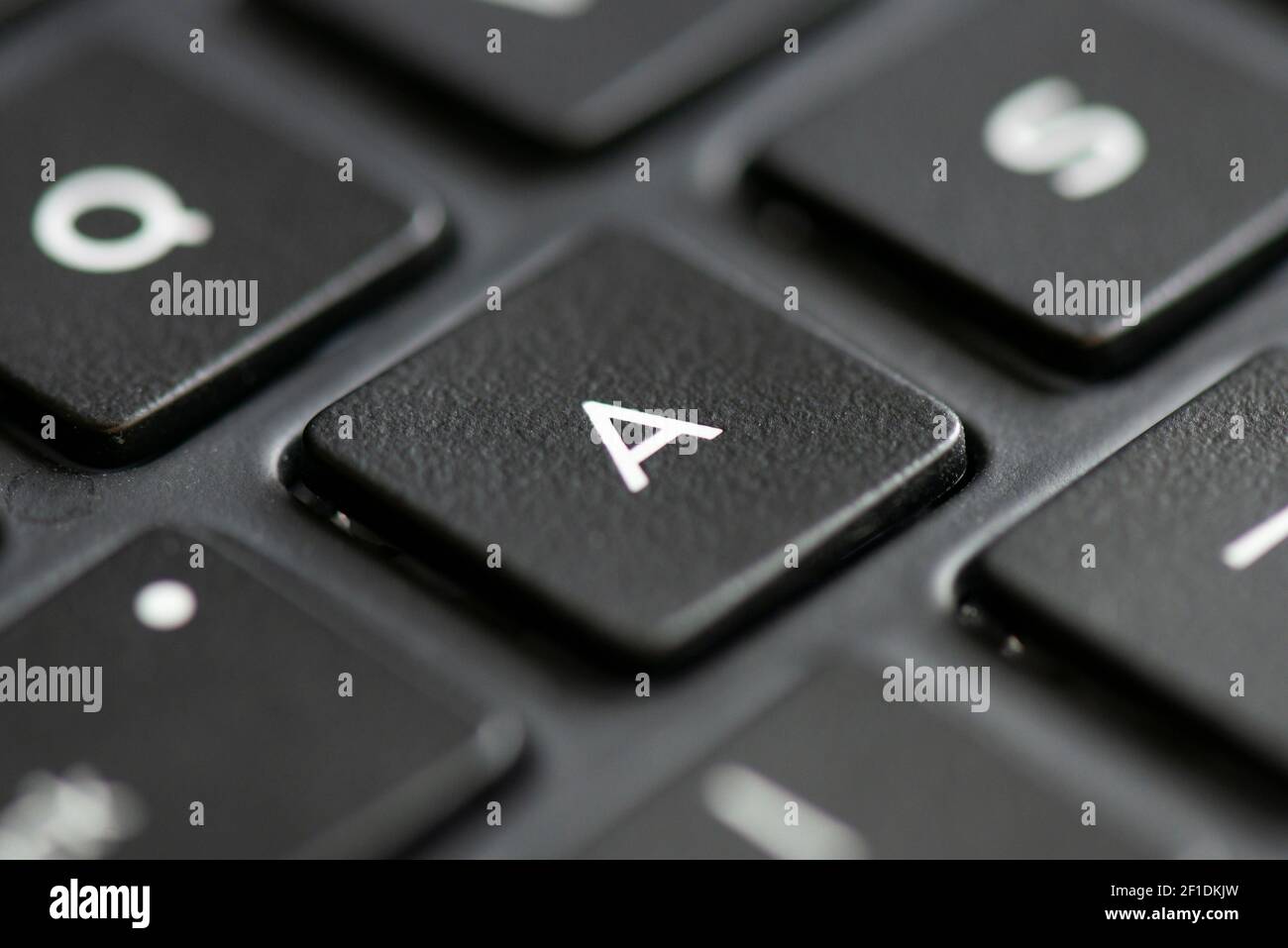 Lettre UNE touche sur le clavier d'un ordinateur portable Photo Stock -  Alamy