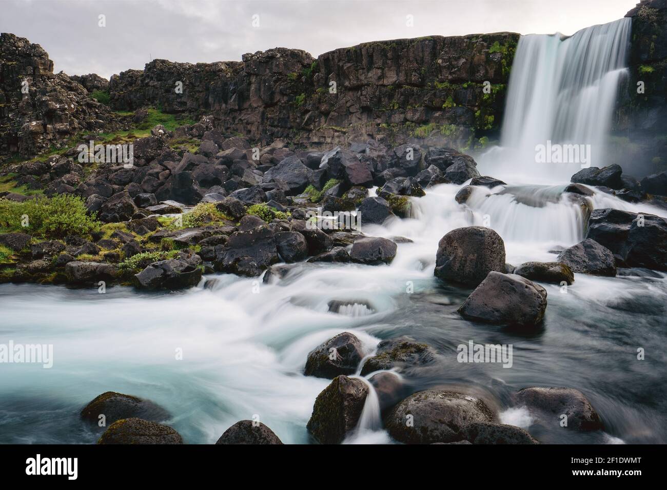 Oxarafoss cascade de Pingvellir / Le parc national de Thingvellir situé sur la dorsale médio-atlantique de l'Islande. Banque D'Images