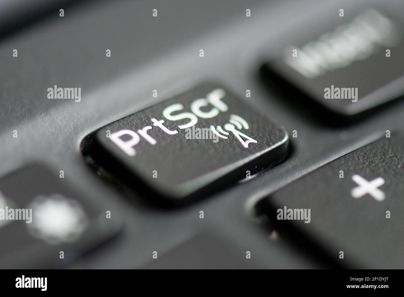 Imprimer l'écran et activer/désactiver la touche sans fil sur le clavier  d'un ordinateur portable Photo Stock - Alamy