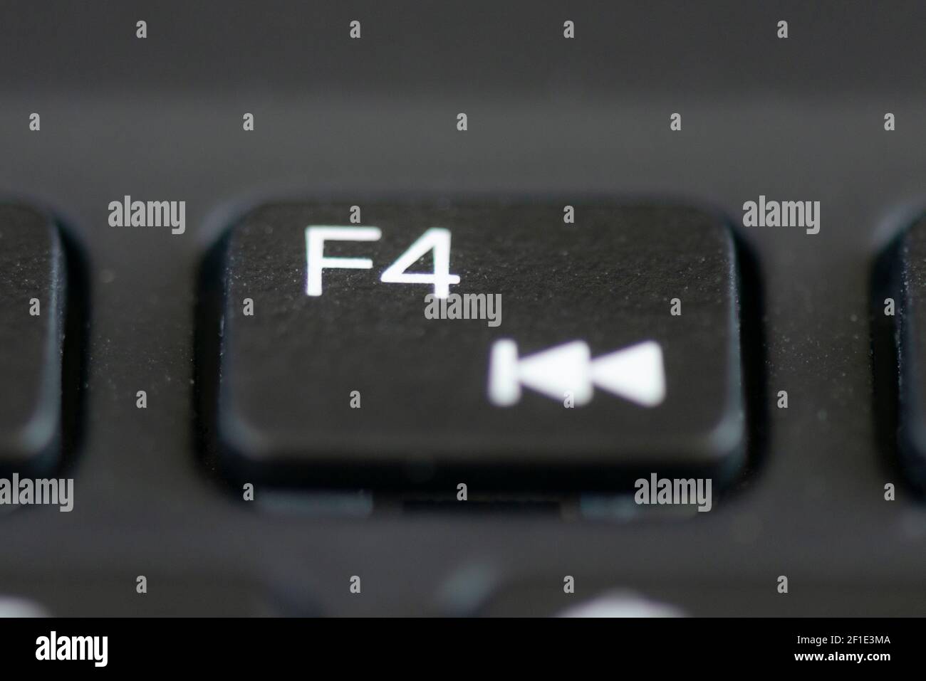 F4 et la touche de lecture de la piste précédente sur le clavier d'un  ordinateur portable Photo Stock - Alamy