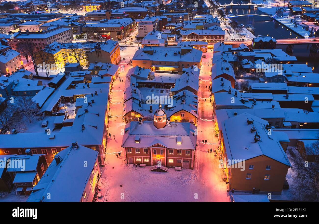 La Magie des Décorations de Noël Finlandaises en 2024 : Un Voyage dans le Pays des Merveilles Hivernales