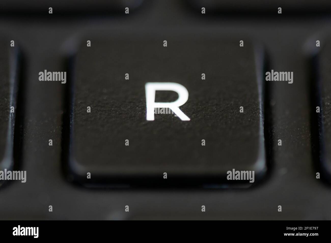 Touche R sur le clavier d'un ordinateur portable Photo Stock - Alamy