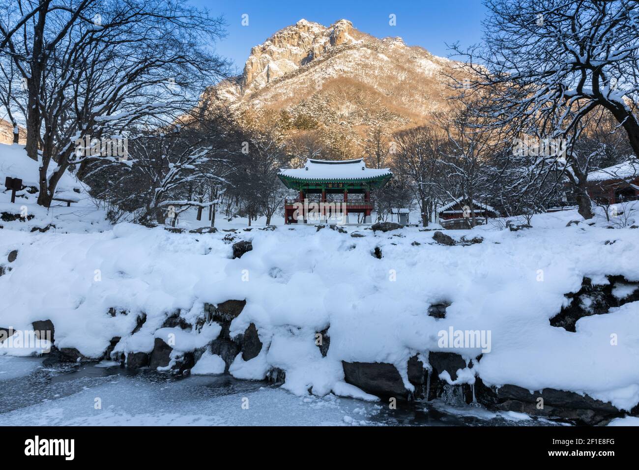 Temple Baekyangsa, le matin de Naejangsan couvert de neige, paysage d'hiver en Corée. Banque D'Images