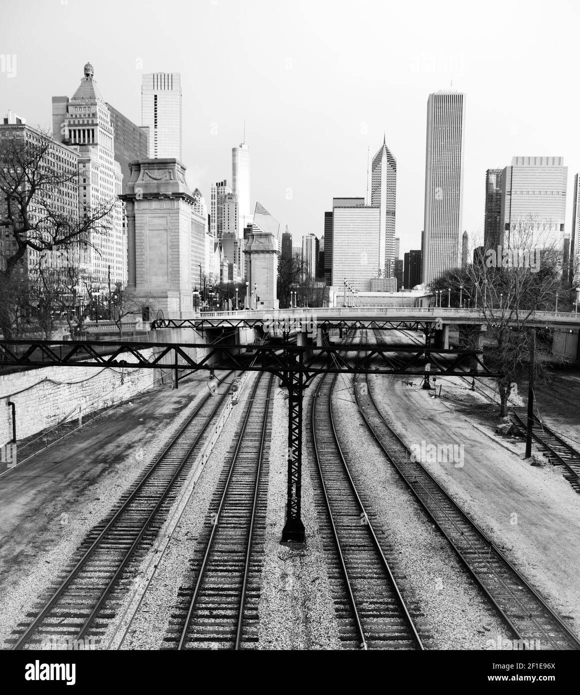 Mass Transit rails Central Chicago Illinois Downtown City Skyline Banque D'Images