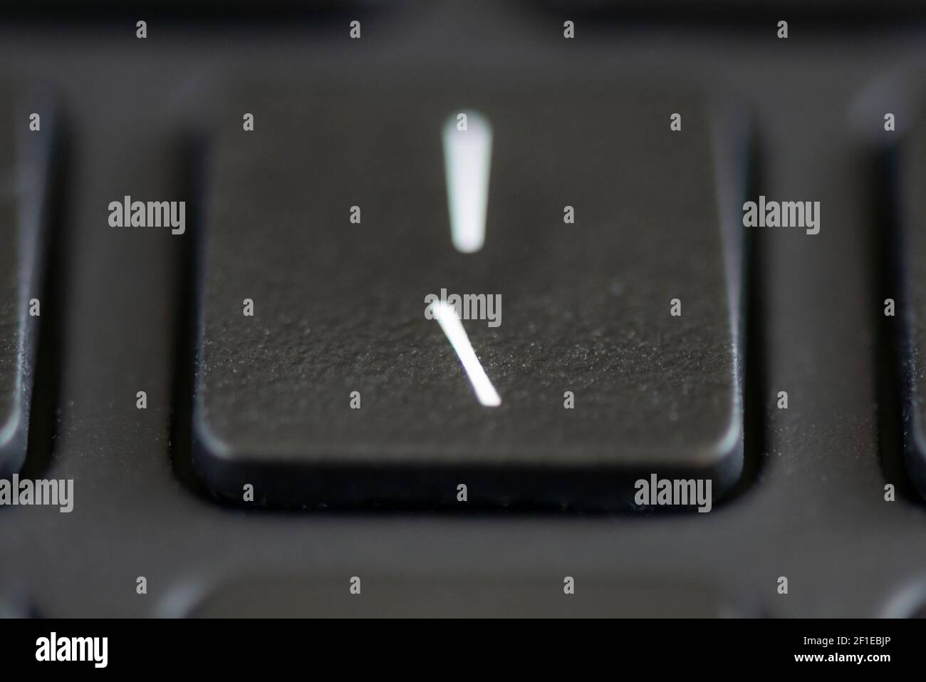 Touche barre oblique inverse sur un clavier d'ordinateur portable Photo  Stock - Alamy