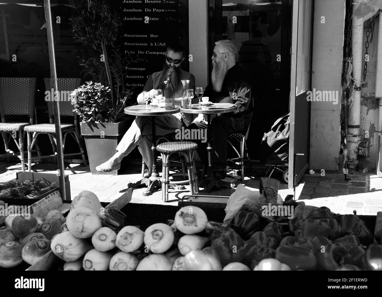 Paris cafe terrasse noir et blanc Banque de photographies et d’images à ...