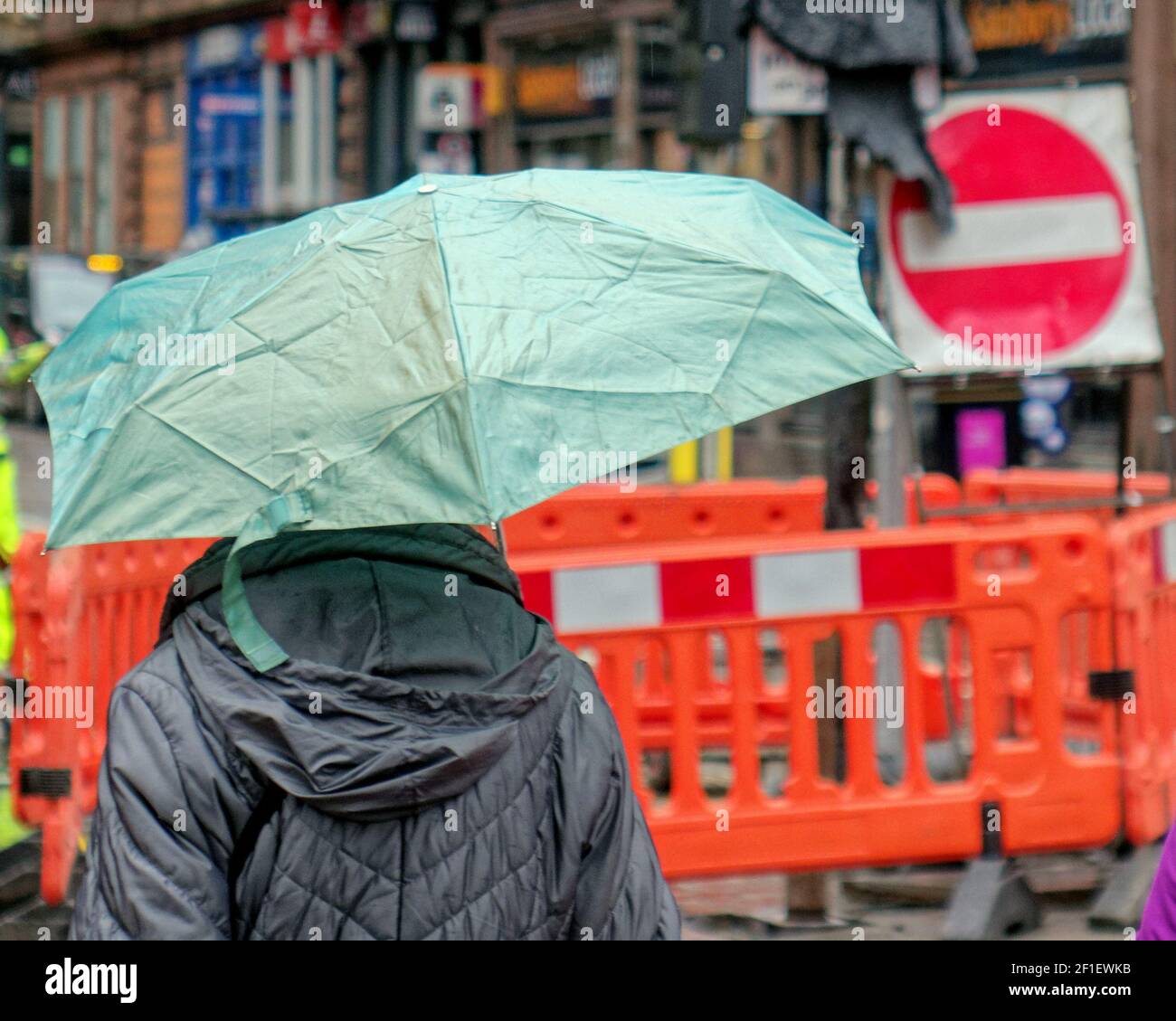 Glasgow, Écosse, Royaume-Uni. 8 mars 2021. Météo au Royaume-Uni: Pluie et vent avec plus à venir dans le centre-ville qui est vide de personnes même sans le temps. Crédit : Gerard Ferry/Alay Live News Banque D'Images