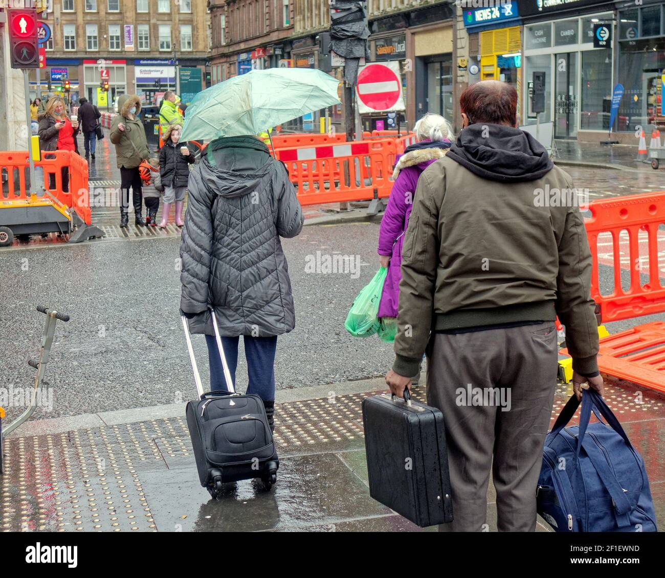 Glasgow, Écosse, Royaume-Uni. 8 mars 2021. Météo au Royaume-Uni: Pluie et vent avec plus à venir dans le centre-ville qui est vide de personnes même sans le temps. Crédit : Gerard Ferry/Alay Live News Banque D'Images