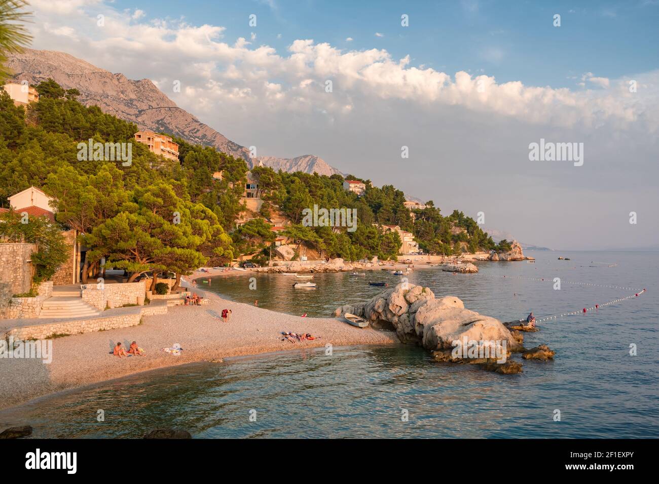 Belle plage à Makarska Riviera, Dalmatie, Croatie Banque D'Images