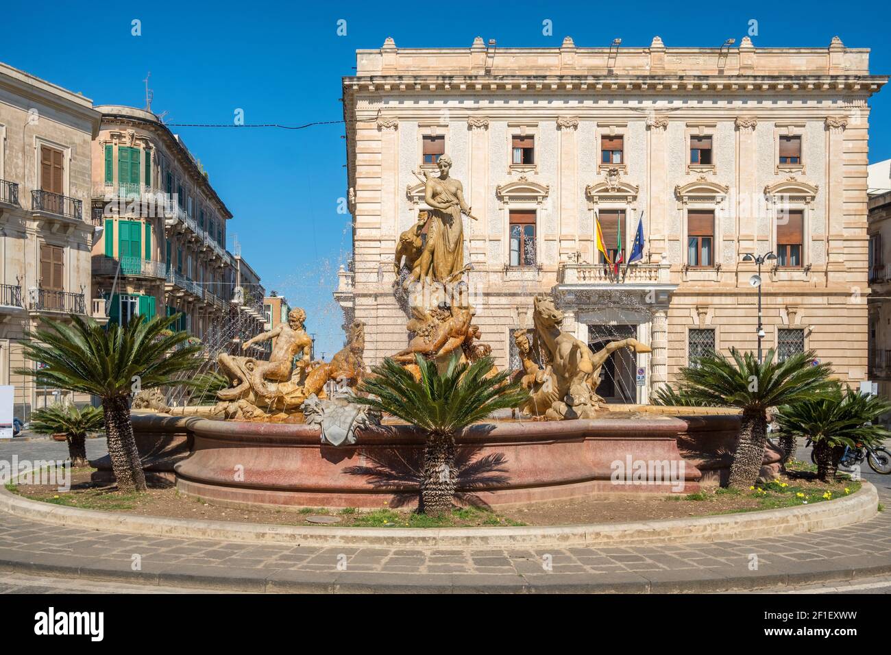 Diana fontaine sur la place Archimedes dans la vieille ville de Syracuse en Sicile, Italie Banque D'Images