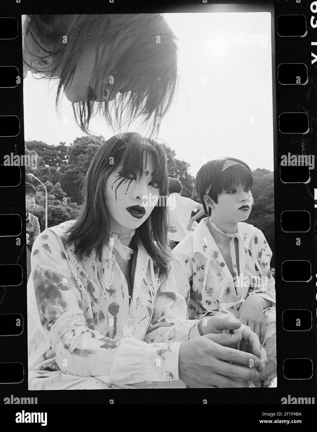 Japon , Tokyo, 1998 , jeunes vêtus de la sous-culture de Harajuku de Yami kawaii ou de style mignonne cette mode accentue la finesse tout en incorporant sy Banque D'Images