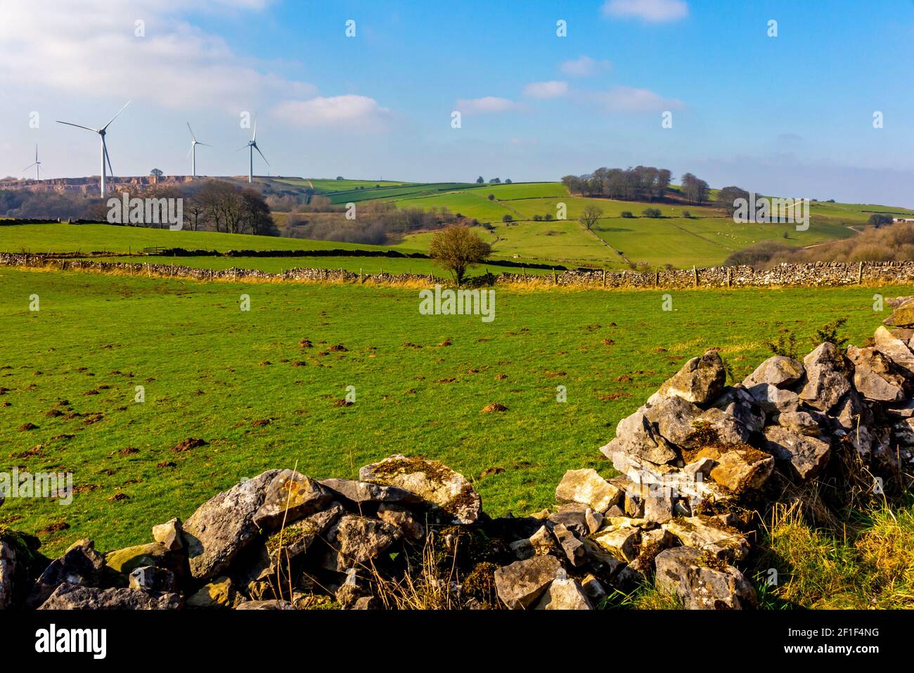 Senvion MM82/2050 éoliennes à Carsington Pature, dans le Derbyshire Dales, Angleterre, Royaume-Uni. Banque D'Images