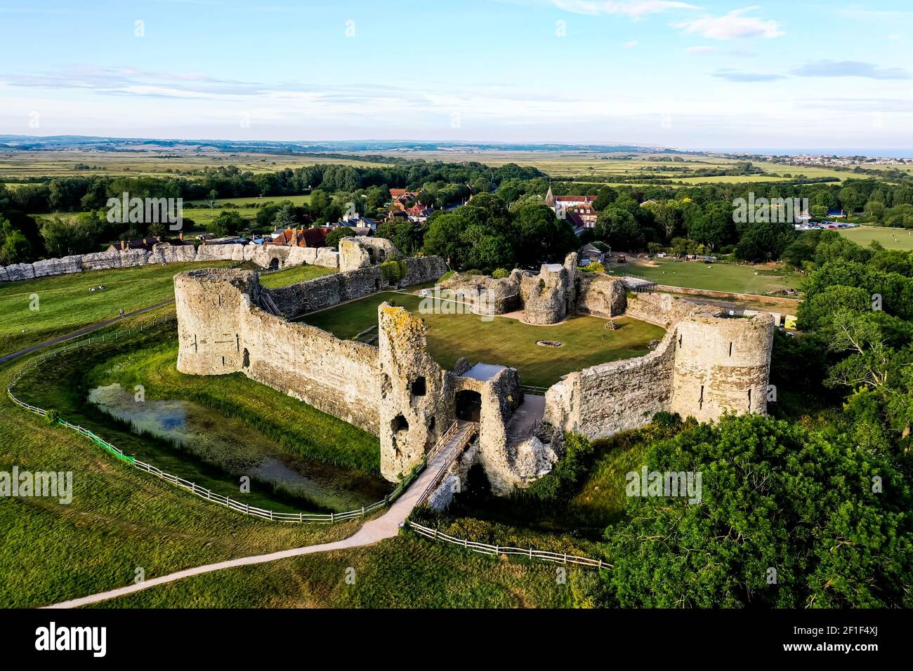 Beau château vue aérienne et campagne, château de Pevensey près d'Eastbourne Banque D'Images