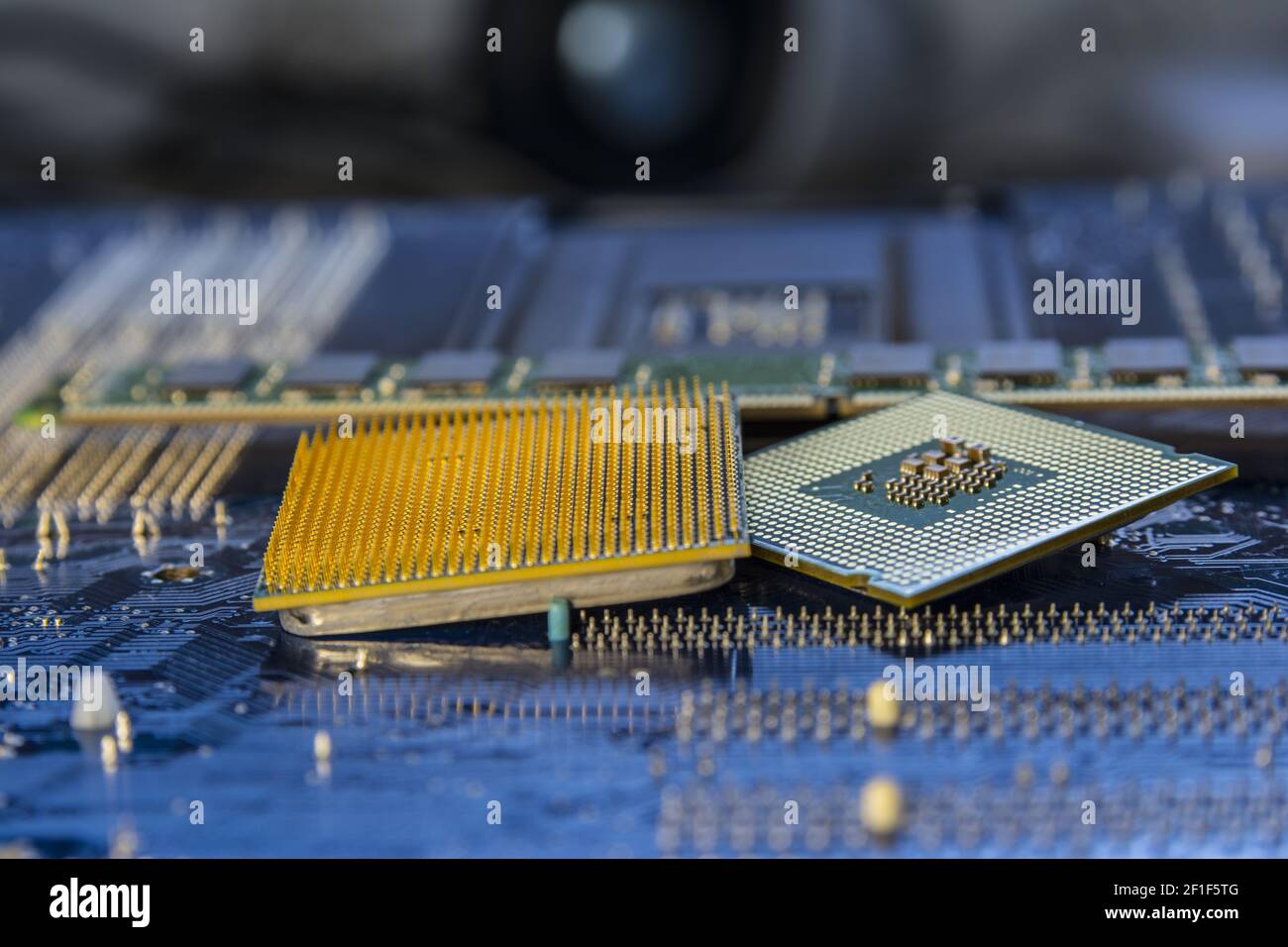 Arrière-plan de la technologie de l'ordinateur avec processeur processeurs texture circuit bleu concept Banque D'Images