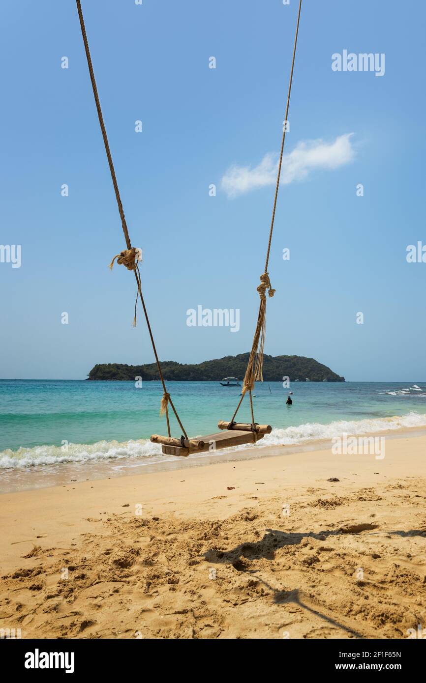 Swing sur la plage de mai rut Ngoai Island, Vietnam Banque D'Images