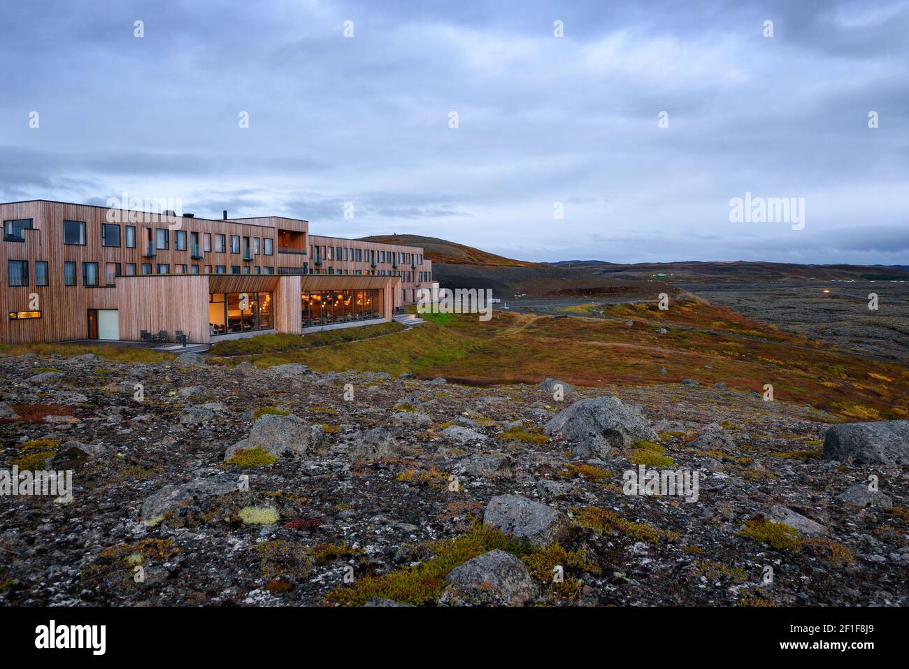 Le Fosshotel 73320 situé sur la rocade à proximité d'un superbe lac en Islande Banque D'Images
