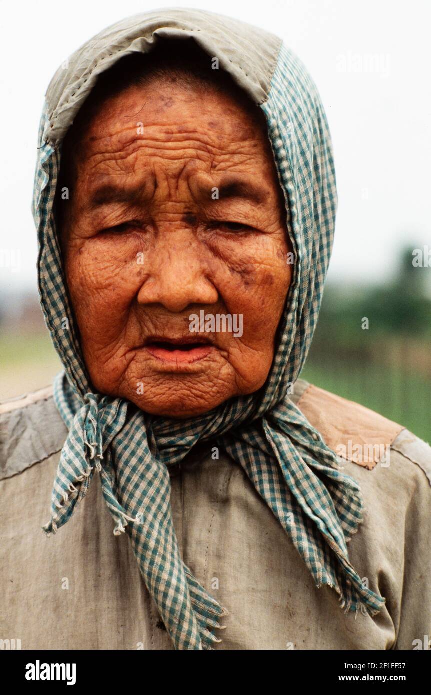 Une ancienne femme de village, rurale du Sud Vietnam, juin 1980 Banque D'Images