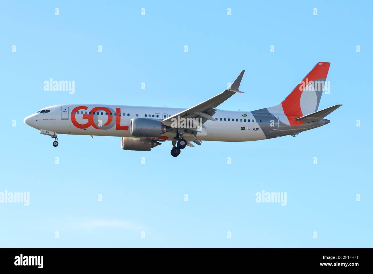 Atterrissage du Boeing 737 MAX de Geol Airlines à l'aéroport de Guarulhos, Sao Paulo, Brésil. Geol Linhas Aéreas Boeing 737-8 MAX vol. Banque D'Images