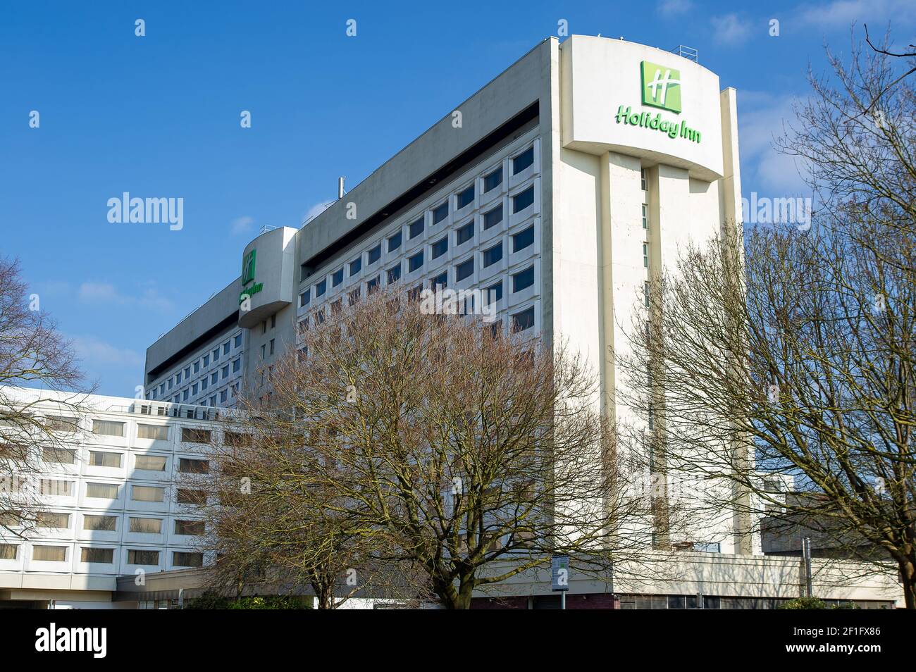 Sipson, West Drayton, Royaume-Uni. 7 mars 2021. L'hôtel Holiday Inn London, Heathrow. Les autocars transportent les passagers arrivant au Royaume-Uni à l'aéroport de Londres Heathrow vers les hôtels locaux afin qu'ils puissent mettre en quarantaine en vertu des règlements Covid-19 sur la quarantaine du coronavirus. Crédit : Maureen McLean/Alay Banque D'Images