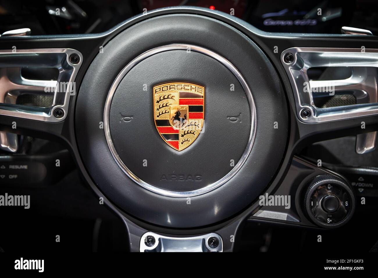 Volant de la voiture de sport Porsche 911 Carrera 4GTS au salon de  l'automobile de Paris. France - 3 octobre 2018 Photo Stock - Alamy