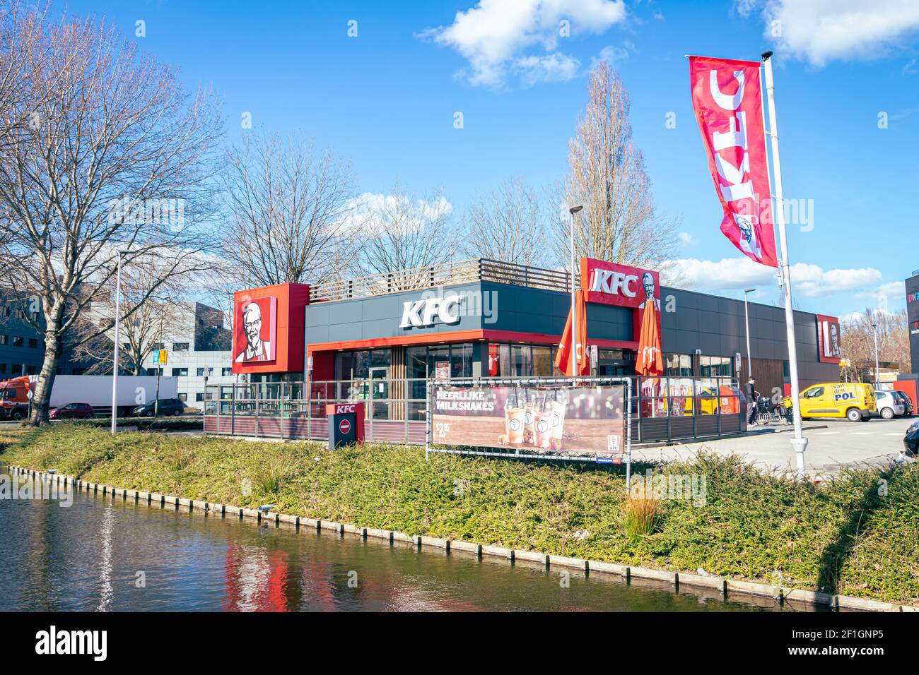 Établissement d'un restaurant de restauration rapide KFC (Kentucky Fried Chicken) dans la ville de Gouda, Hollande. Banque D'Images
