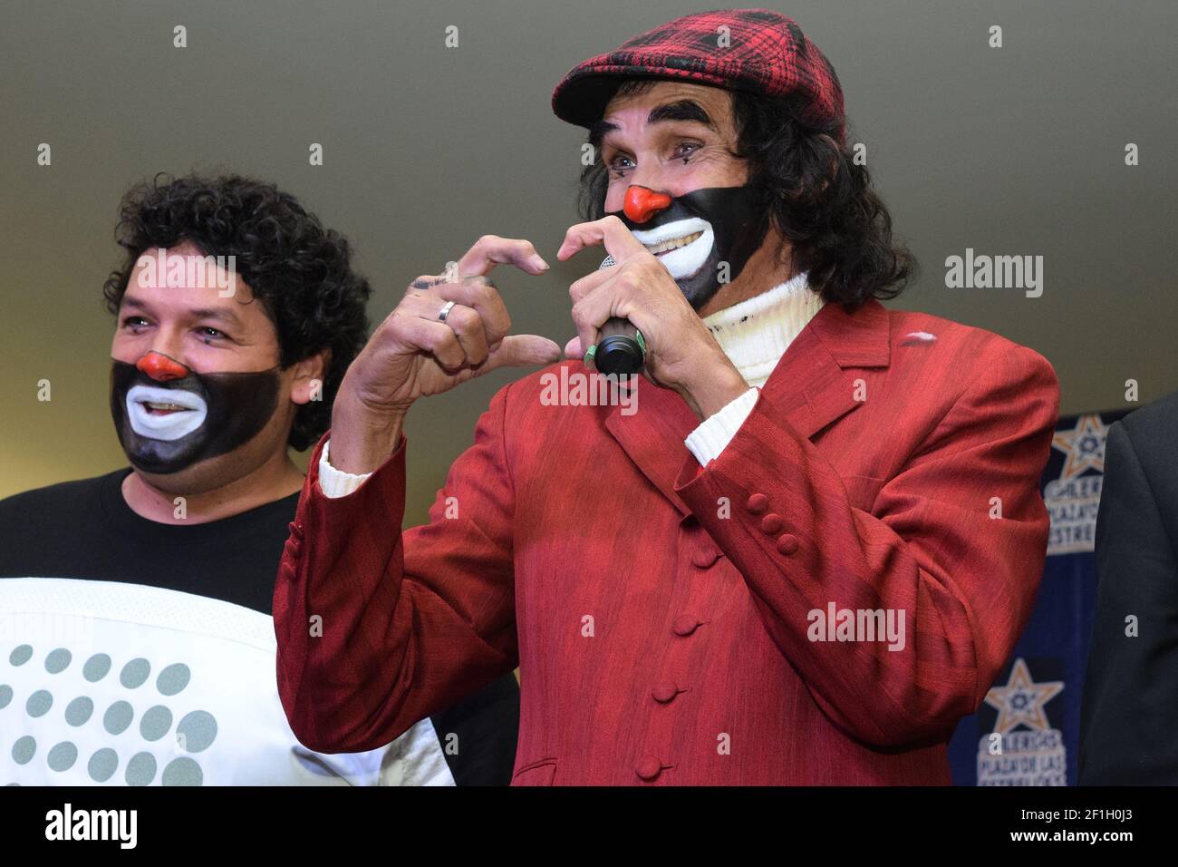Cepillín le célèbre clown mexicain est mort à l'âge de 75 ans, après avoir été hospitalisé en urgence la semaine dernière en raison d'une blessure à la colonne vertébrale. Photo: @pacomxdf Banque D'Images