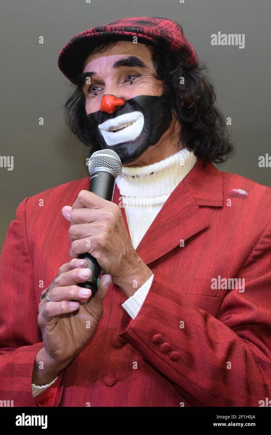 Cepillín le célèbre clown mexicain est mort à l'âge de 75 ans, après avoir été hospitalisé en urgence la semaine dernière en raison d'une blessure à la colonne vertébrale. Photo: @pacomxdf Banque D'Images