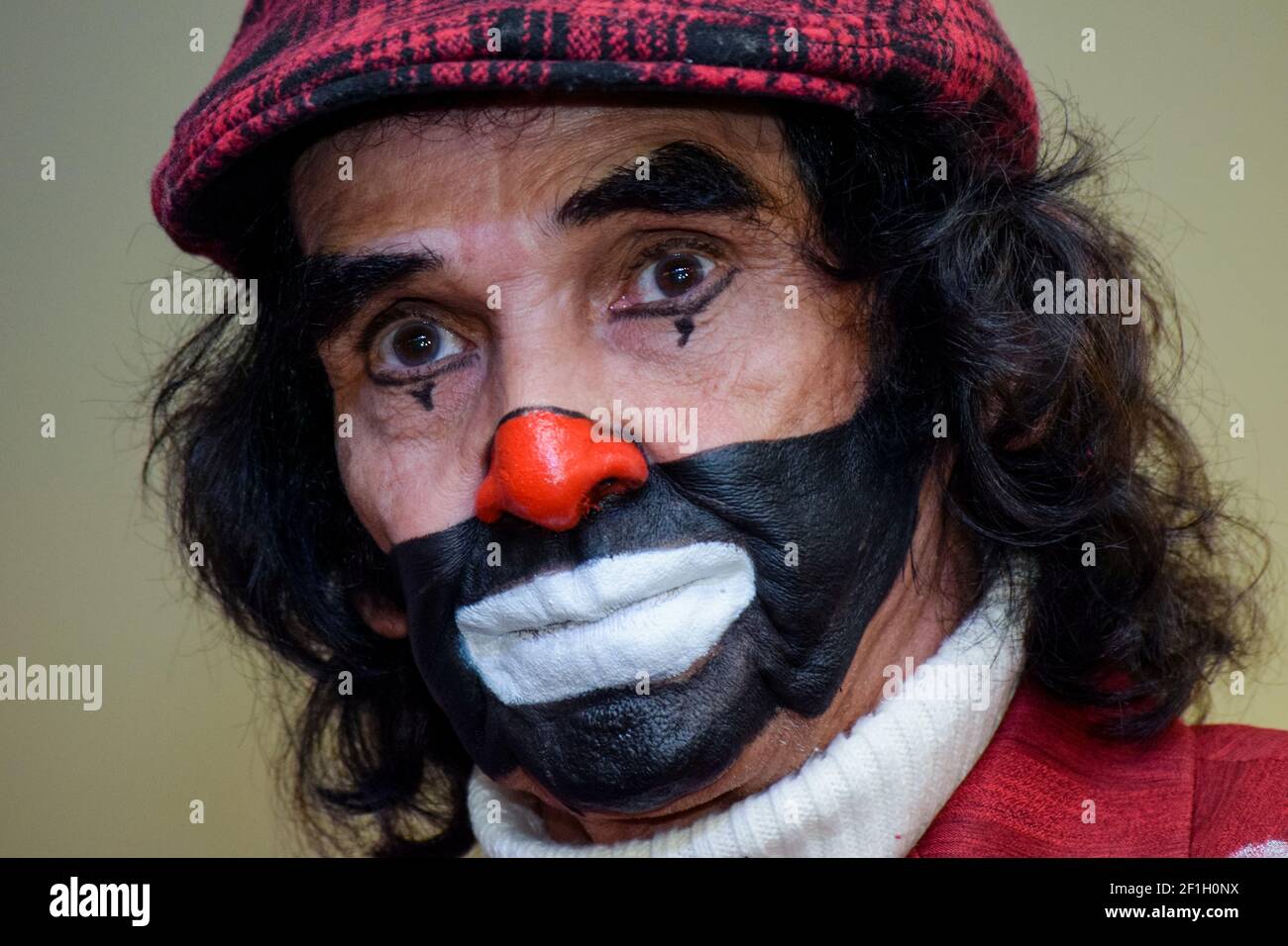 Cepillín le célèbre clown mexicain est mort à l'âge de 75 ans, après avoir été hospitalisé en urgence la semaine dernière en raison d'une blessure à la colonne vertébrale. Photo: @pacomxdf Banque D'Images