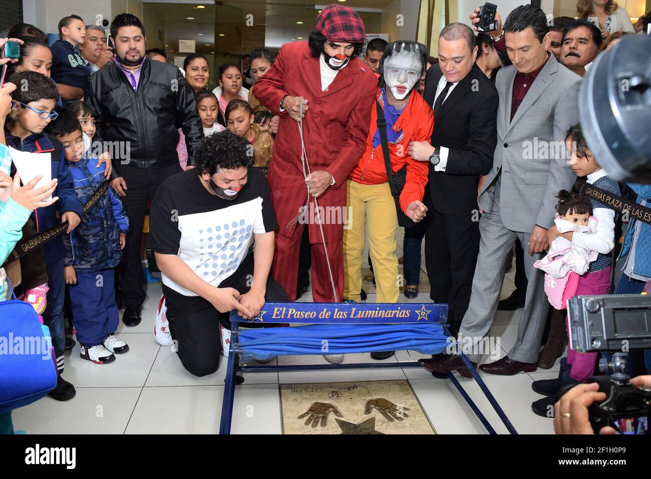 Cepillín le célèbre clown mexicain est mort à l'âge de 75 ans, après avoir été hospitalisé en urgence la semaine dernière en raison d'une blessure à la colonne vertébrale. Photo: @pacomxdf Banque D'Images