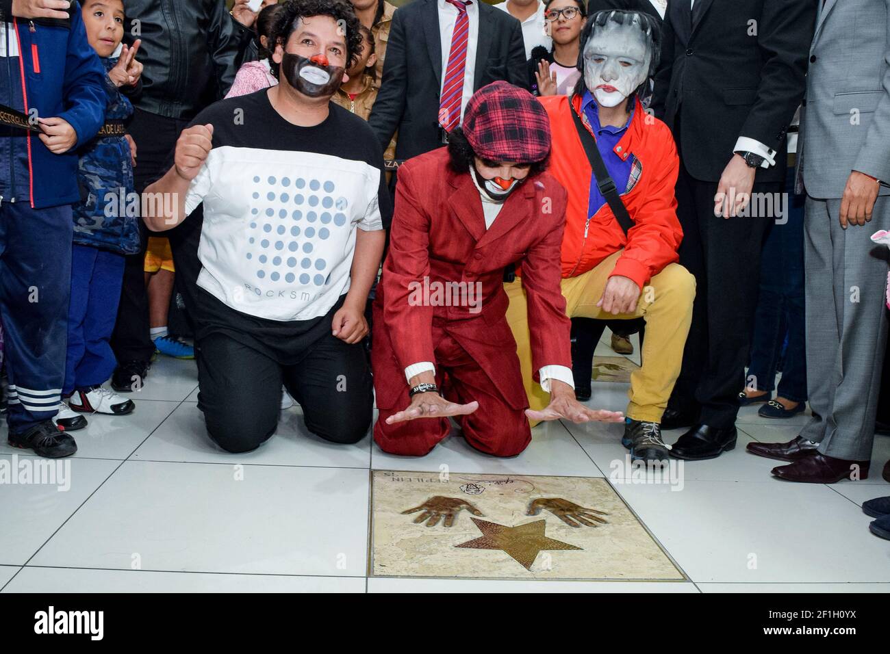 Cepillín le célèbre clown mexicain est mort à l'âge de 75 ans, après avoir été hospitalisé en urgence la semaine dernière en raison d'une blessure à la colonne vertébrale. Photo: @pacomxdf Banque D'Images