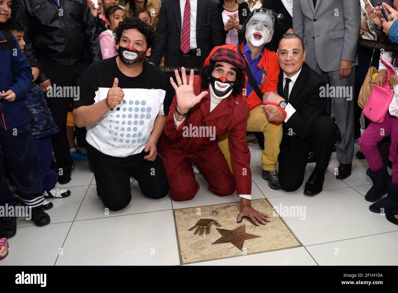 Cepillín le célèbre clown mexicain est mort à l'âge de 75 ans, après avoir été hospitalisé en urgence la semaine dernière en raison d'une blessure à la colonne vertébrale. Photo: @pacomxdf Banque D'Images
