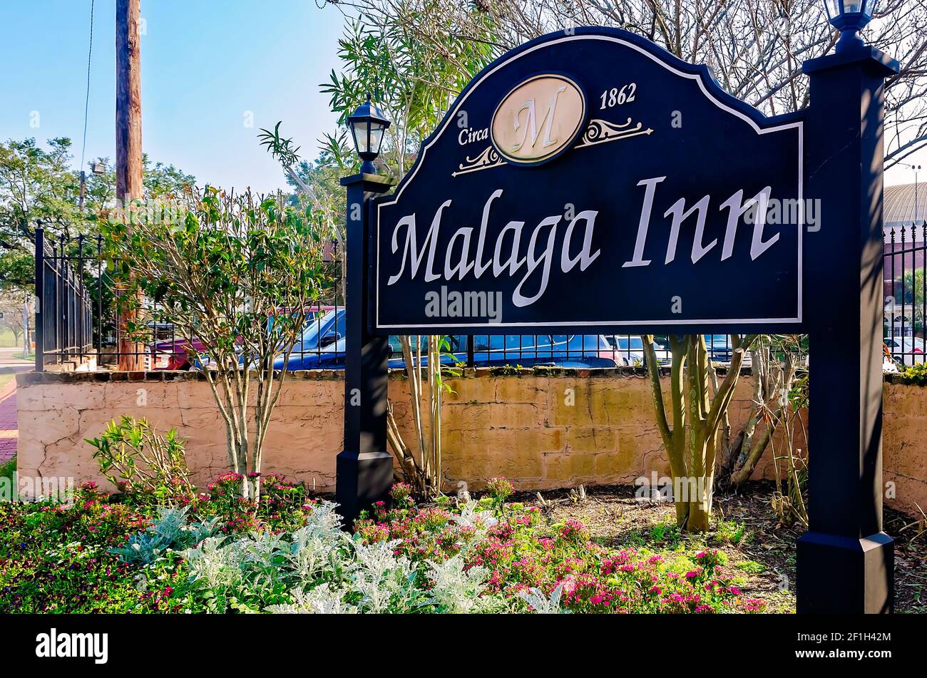 Un panneau se dresse à l'entrée de l'auberge historique de Malaga, construite en 1862, le 6 mars 2021, à Mobile, Alabama. Banque D'Images