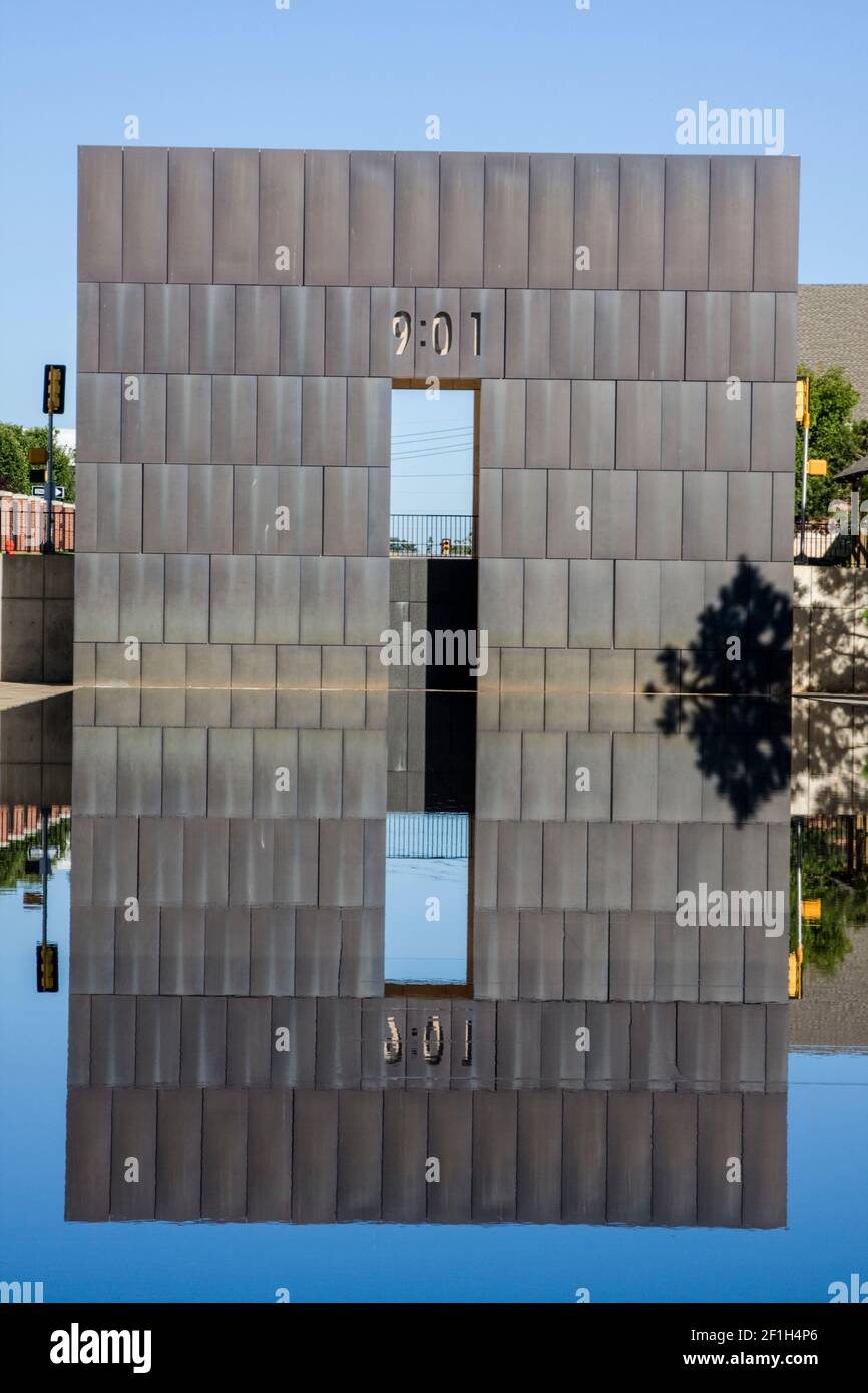 Oklahoma City, Oklahoma, États-Unis. Porte du mémorial national. Banque D'Images