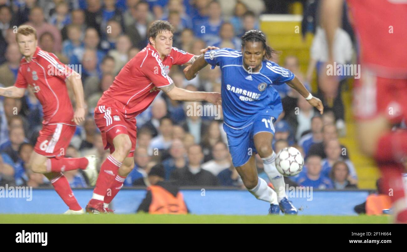 DEMI-FINALE DE LA LIGUE DES CHAMPIONS, 1RE JAMBE CHELSEA V LIVERPOOL. DIDIER DROGBA ET DANIEL AGGER 25/4/07 PHOTO DAVID ASHDOWN Banque D'Images