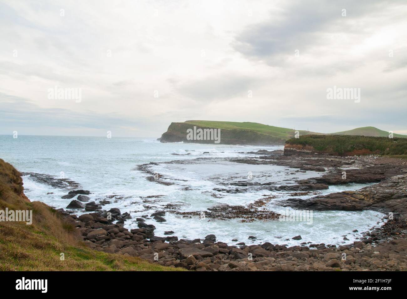 Curio Bay et Porpoise Bay, paysage du sud de l'océan Pacifique, côte de Catlins, Nouvelle-Zélande Banque D'Images