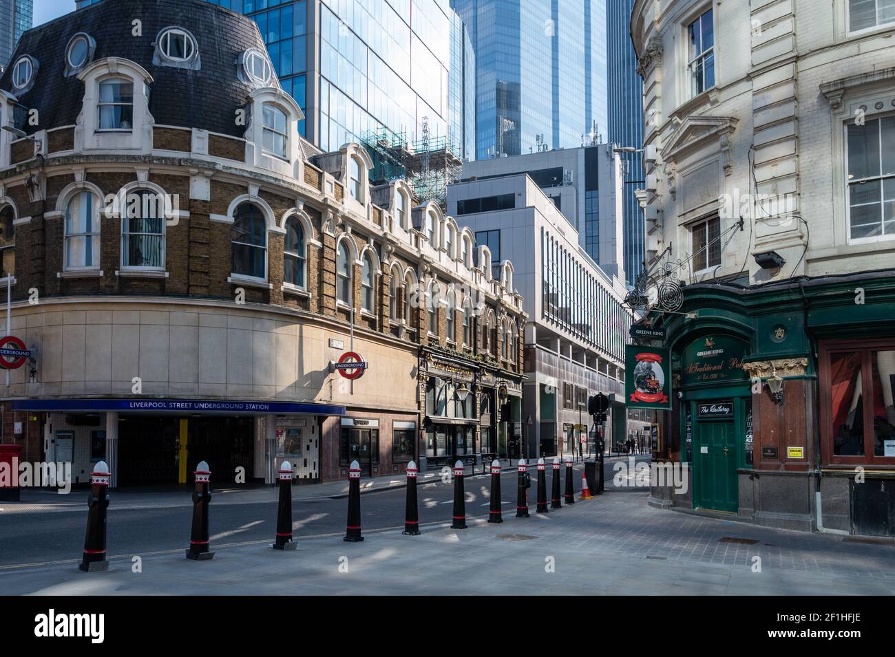 Verrouillage Covid 2021. Rues désertes autour de la station de métro Liverpool Street. Banque D'Images