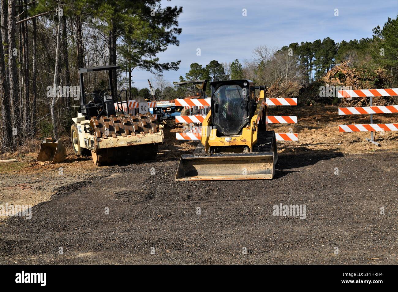 Compacteur de sol Ingersoll Rand et chargeur frontal de construction. Banque D'Images