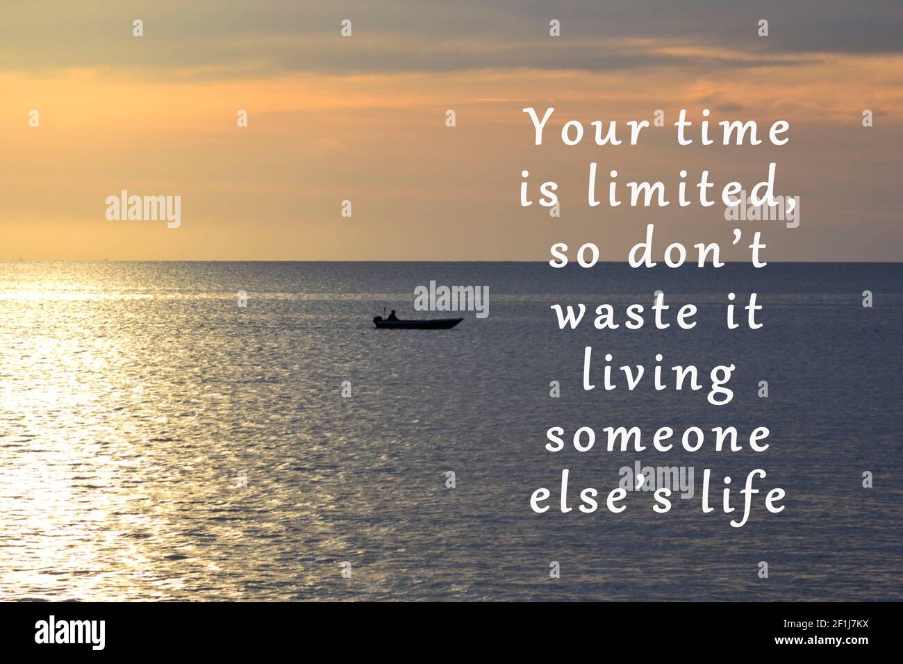 Image Floue De La Plage De Coucher Du Soleil Avec Des Citations Motivantes Et Inspirantes Photo Stock Alamy