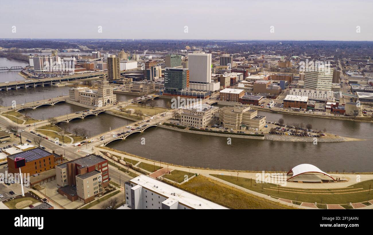 Vue aérienne du front de mer urbain de Cedar Rapids Iowa Photo Stock - Alamy