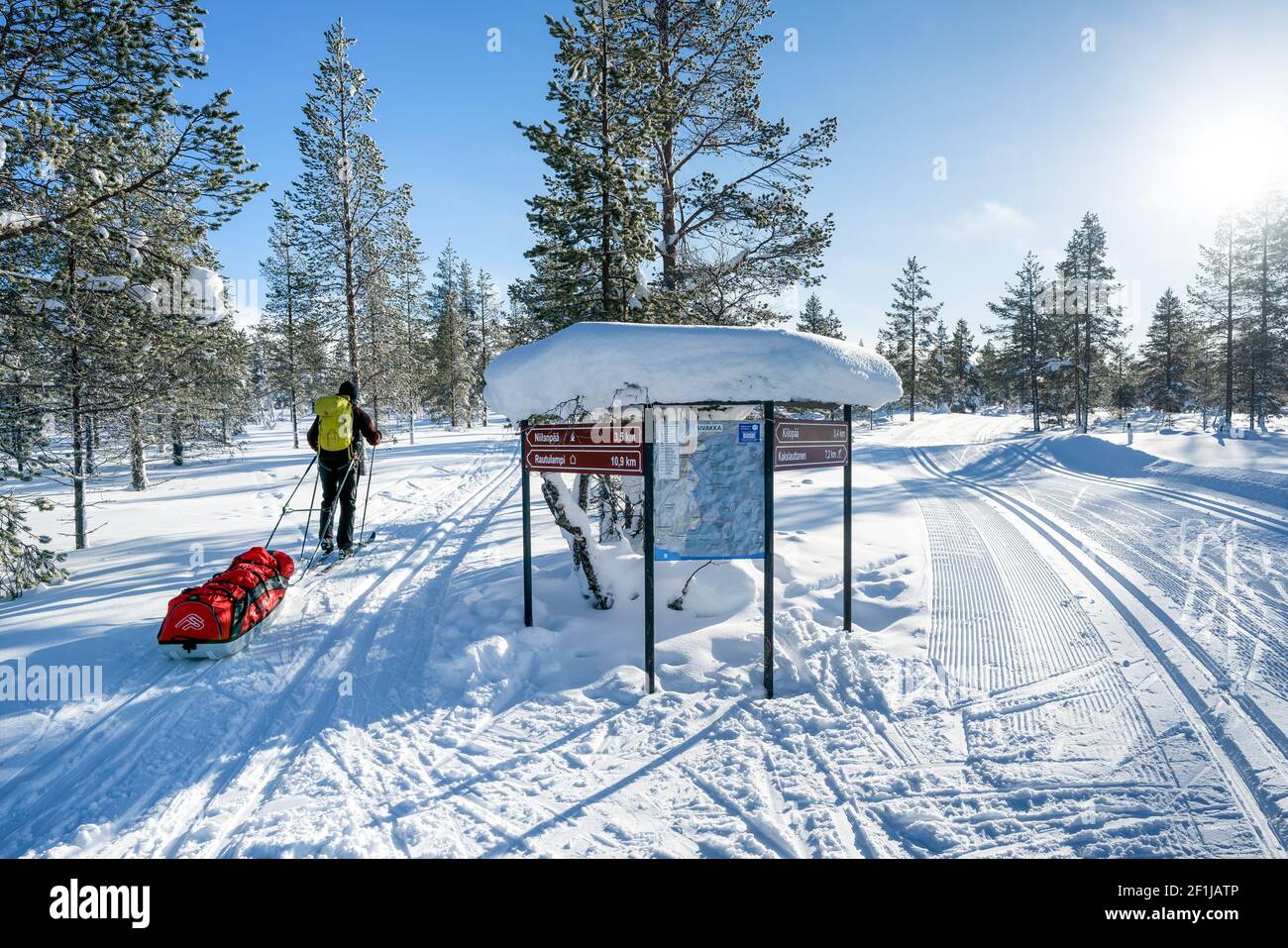 Ski de randonnée dans le parc national d'Urho Kekkonen, Sodankylä, Laponie, Finlande Banque D'Images