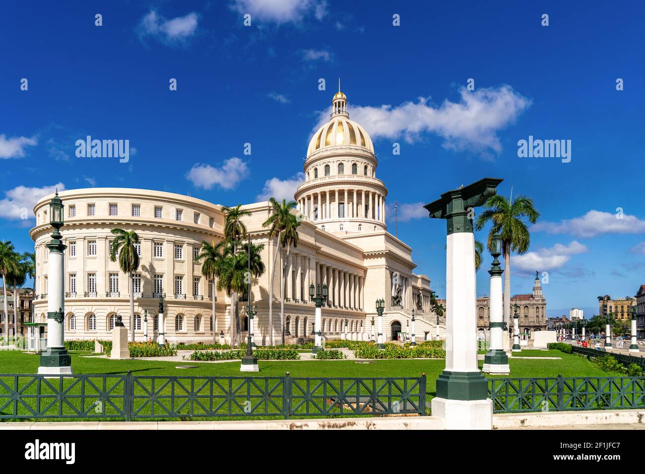 La Havane Cuba. 25 novembre 2020 : vue extérieure du Capitole de la Havane, une zone visitée par les touristes et les Cubains Banque D'Images